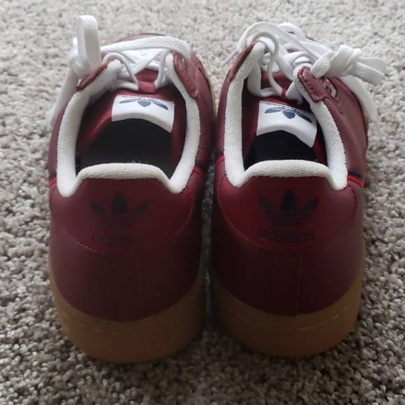 Athletic shoes - Picture 5 of 5